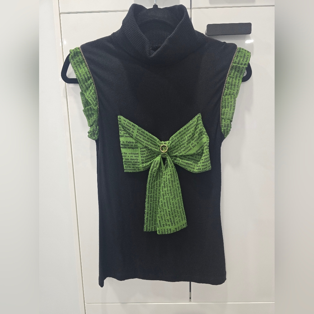 Elegant Black Top with Green Bow Accent Size S Cotton Sleeveless